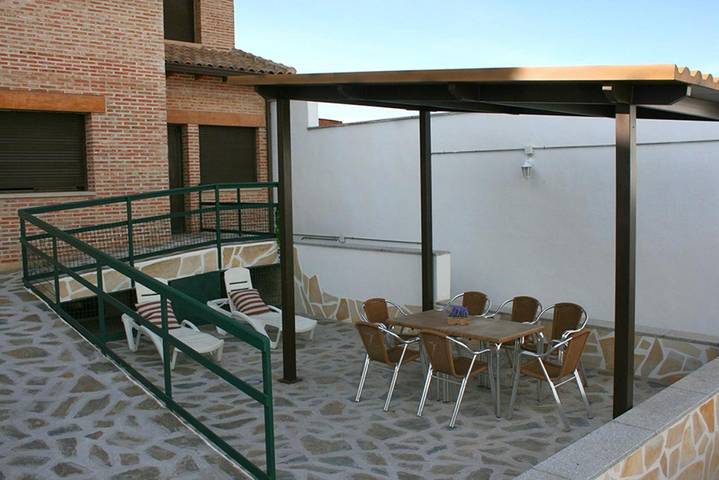 Location de vacances pour 11 personnes, avec terrasse ainsi que piscine et jardin à Gálvez - 3