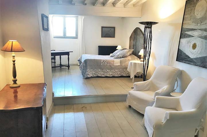 Sublime terrace house in the heart of the village of Roussillon in the Luberon in Roussillon, Parc naturel régional du Luberon