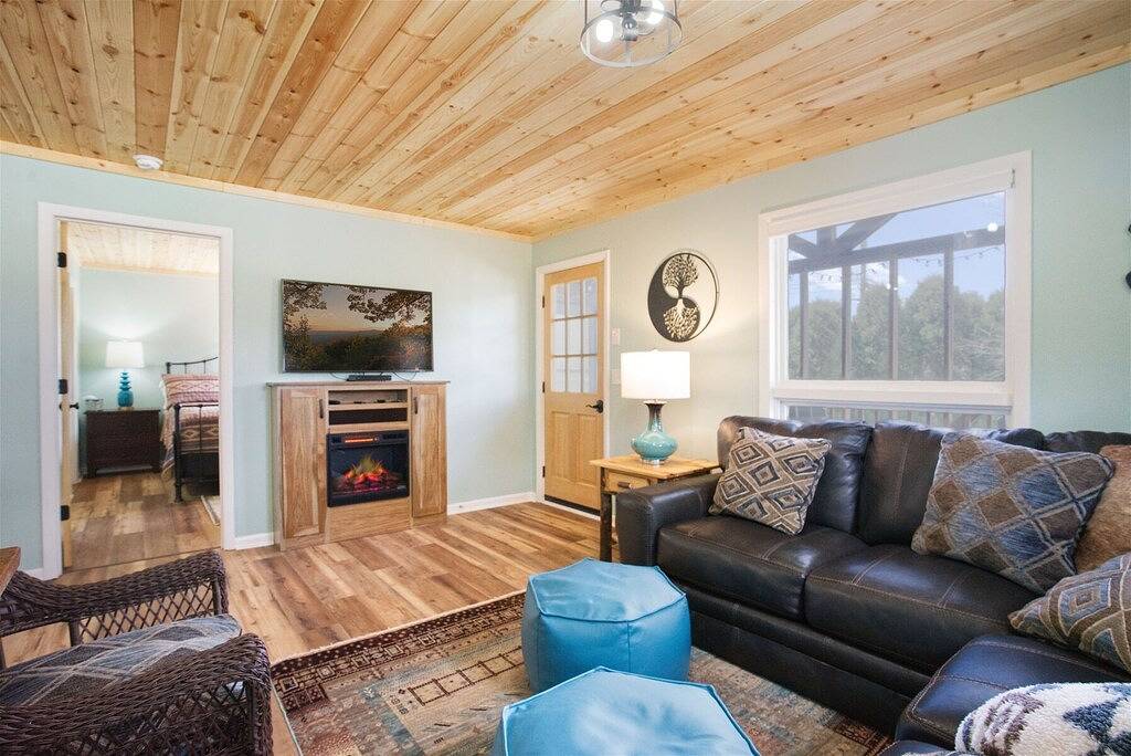 It`s all new at Village Sunset, sweet little hidea in Blue Ridge Parkway, Blowing Rock