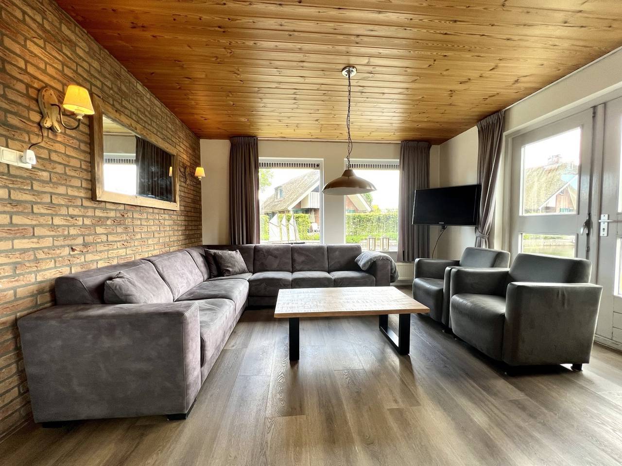 Komfortables Ferienhaus am Wasser für 10 Personen in der Nähe von Giethoorn in Nationalpark Weerribben-Wieden
