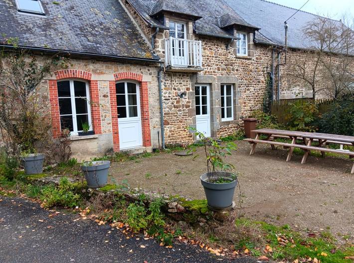 Gîte pour 10 personnes, avec terrasse et jardin à Gesvres
