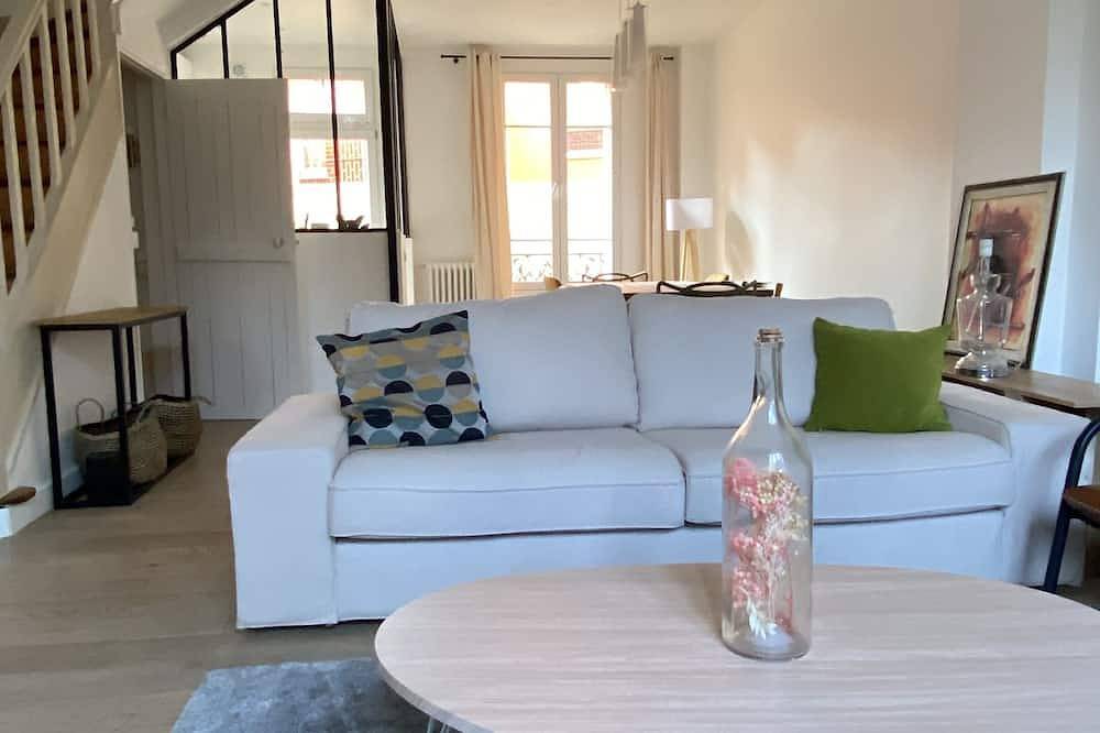 House Paris La Défense, 15 minutes from Saint Lazare in Asnières-sur-Seine, Hauts-de-Seine