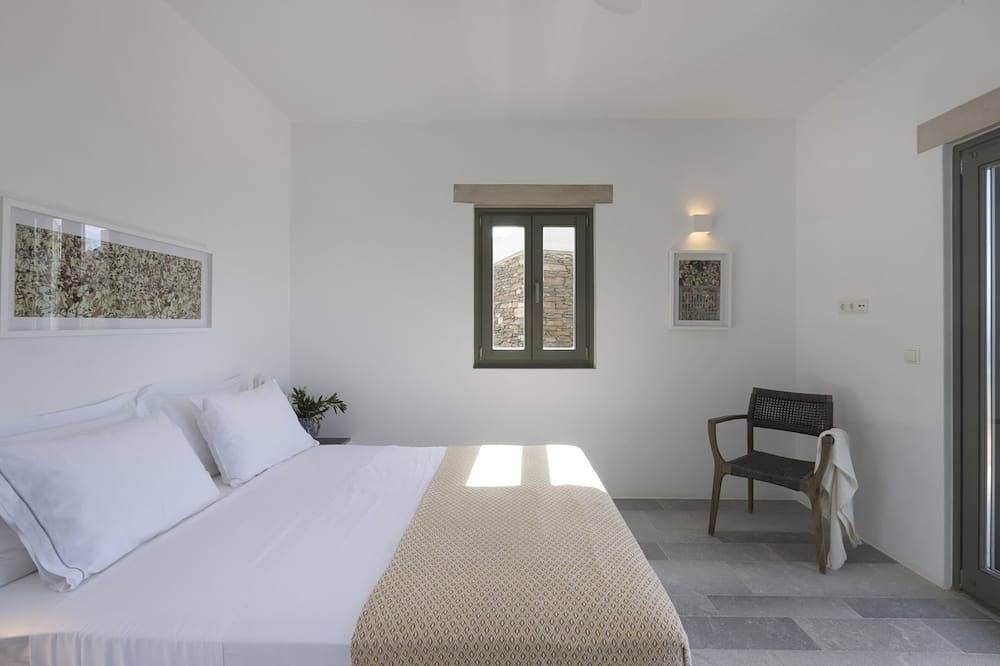 Brand new 7 bedroom Villa 10min from Vathy beach in Vathi Beach, Sifnos