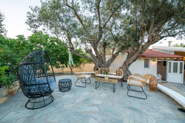 Apartamento inteiro, Apartamento 'Olive Treasure' com Terraço Privado, Wi-Fi e Ar Condicionado in Kolympia, Rhodes