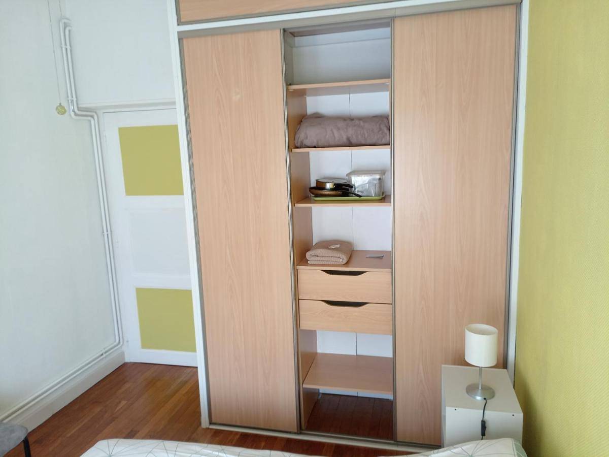 Appartement de vacances entier, Chambre meublée au cœur de ville - chez l'habitant in Le Creusot, Région d'Autun