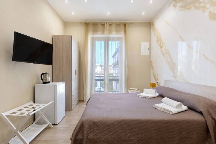 Room 'Stazione' with Balcony, Wi-Fi and Air Conditioning in Palermo, Palermo provins