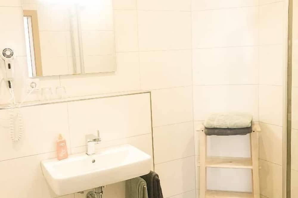 Ganze Wohnung, Moderne und gemütliche Ferienwohnung (40 qm) mit kostenfreiem Wlan in Sommerhausen, Fränkisches Weinland