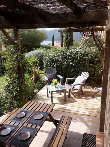 Gîte pour 5 personnes, avec piscine ainsi que terrasse et jardin, animaux acceptés en Corse