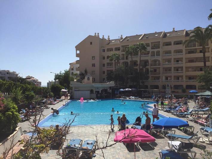 Vakantieappartement voor 2 personen, with tuin and zwembad as well as uitzicht and terras in Los Cristianos