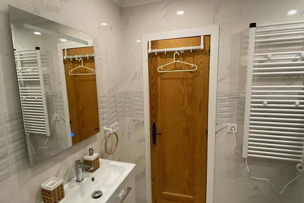 Apartamento entero, Renovated 2 bedroom 1 bath condo only 300m from La Zenia Beach in Centro La Zenia, Orihuela