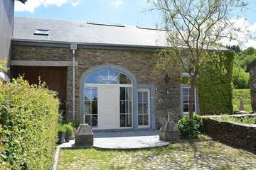 Location de vacances pour 15 personnes, avec balcon et sauna ainsi que jardin et jacuzzi, animaux acceptés dans Gros Fays