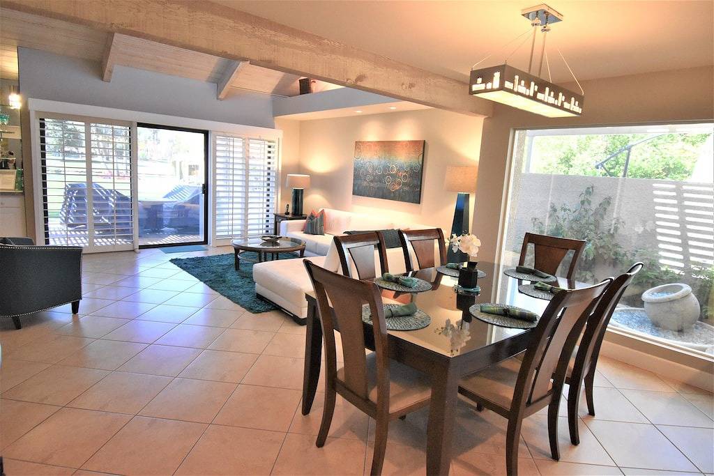 Ganze Wohnung, Wunderschöne 1640 sf umgebaute Tennis Villa, 2 Meister + 3. Br am 17. Grün in Rancho Mirage, Coachella Valley