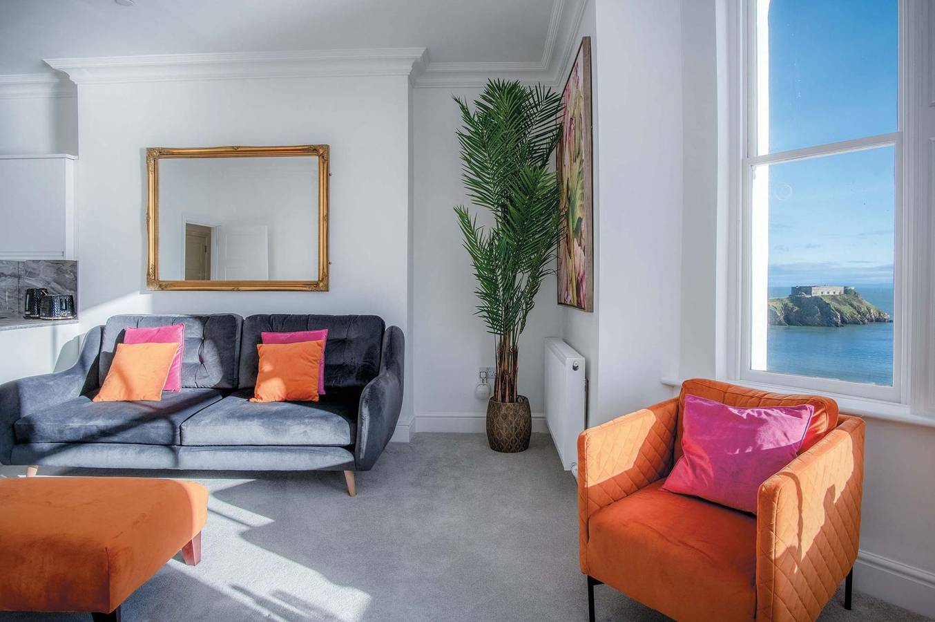 Entire apartment, Caldey View - Luxury 2 Bedroom - Panorama - Tenby in Tenby, Pembrokeshire