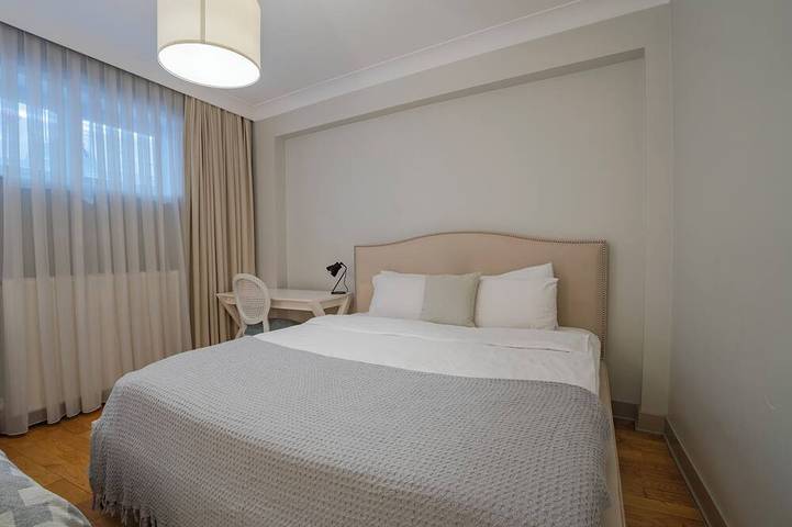 Geheel appartement, Spacious 3-bedroom apartment in amazing İstanbul with AC in Beyoğlu, Istanbul