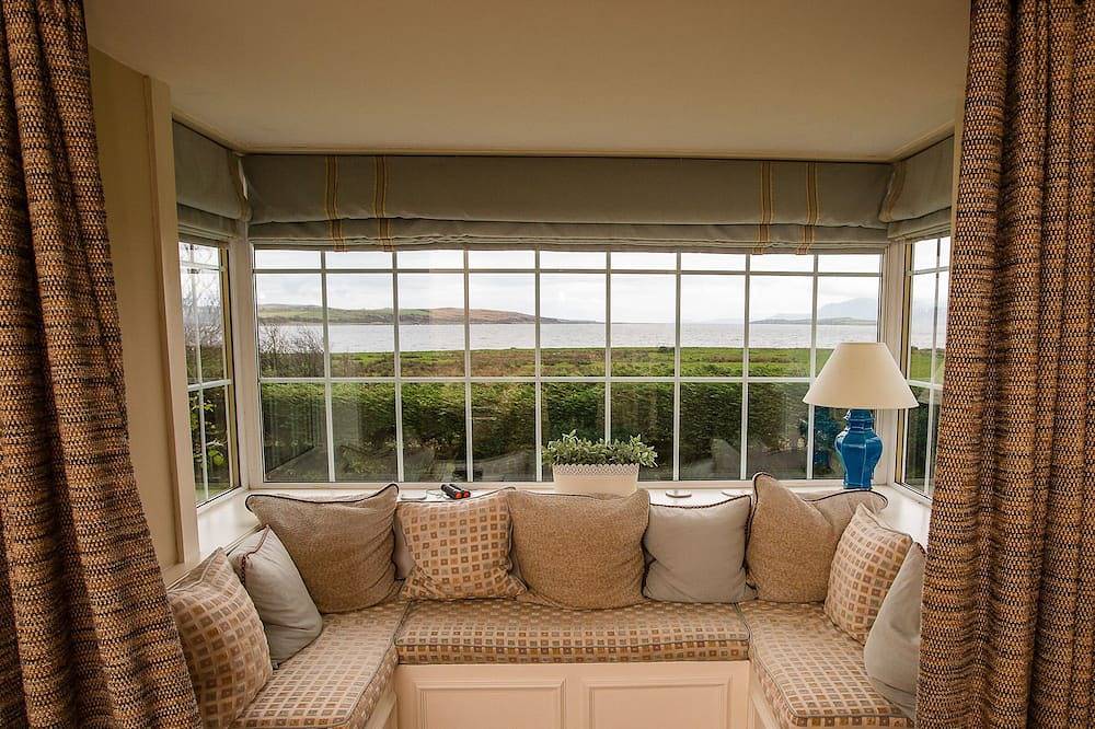 Beautiful location with sea views & beach close by. in Isle of Bute, Argyll & Bute