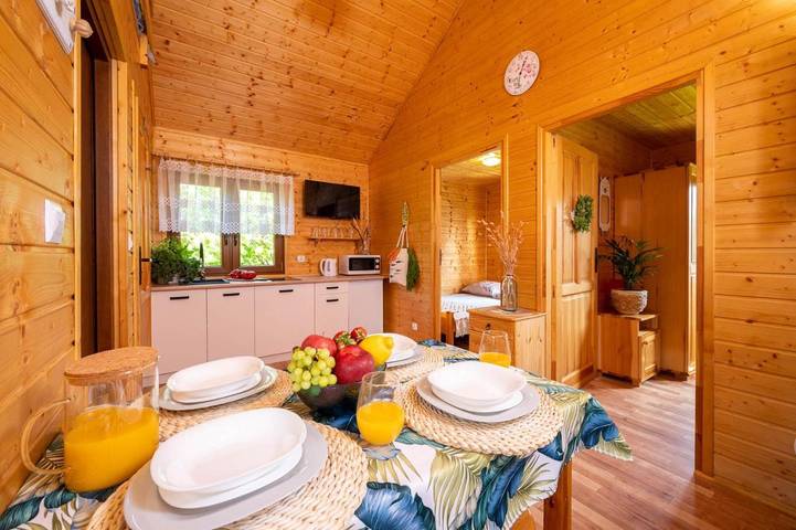 Domek letniskowy dla 5 osób, z Balkon i Taras oraz Ogród i Basen w Darłowo
