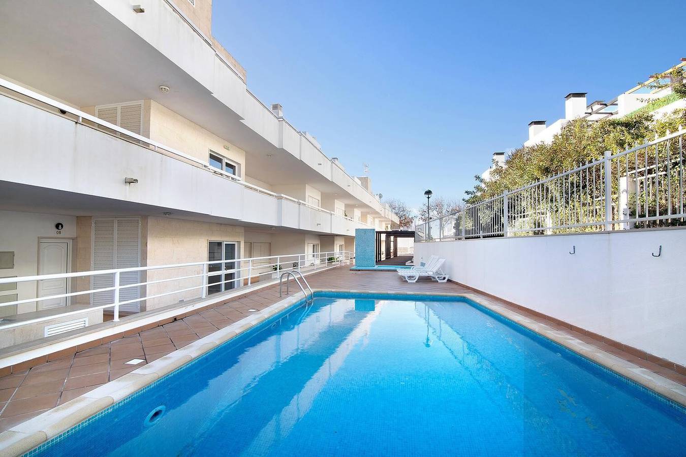 Apartamento inteiro, Apartamento de férias "T3 G Apt Alfarrobeira" com piscina partilhada, 2 varandas e Wi-Fi in Tavira, Santa Luzia (Tavira)