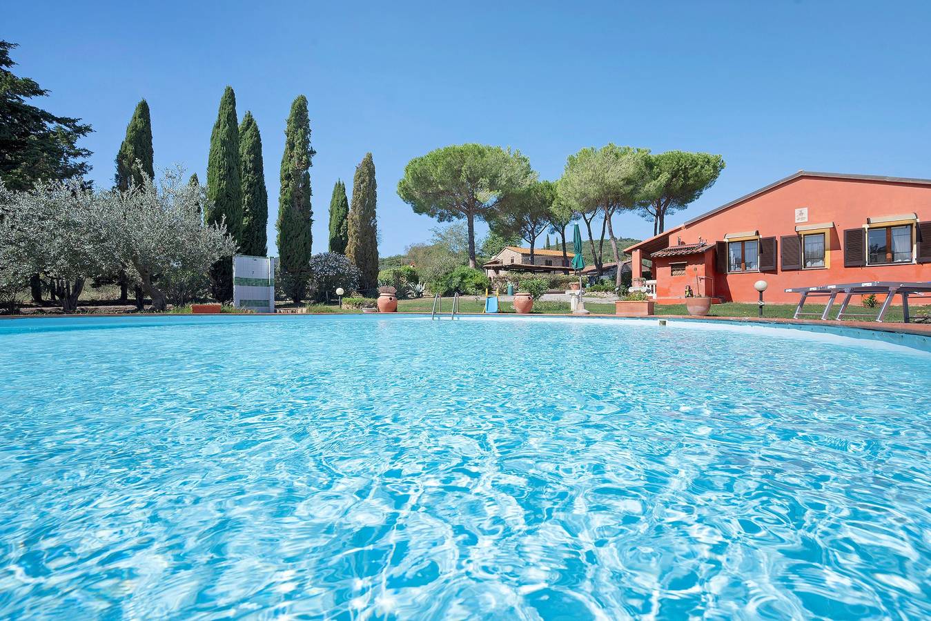 Appartamento intero, Appartamento 'Petit Verdot' con piscina condivisa, terrazza privata e giardino condiviso in Suvereto, Costa degli Etruschi