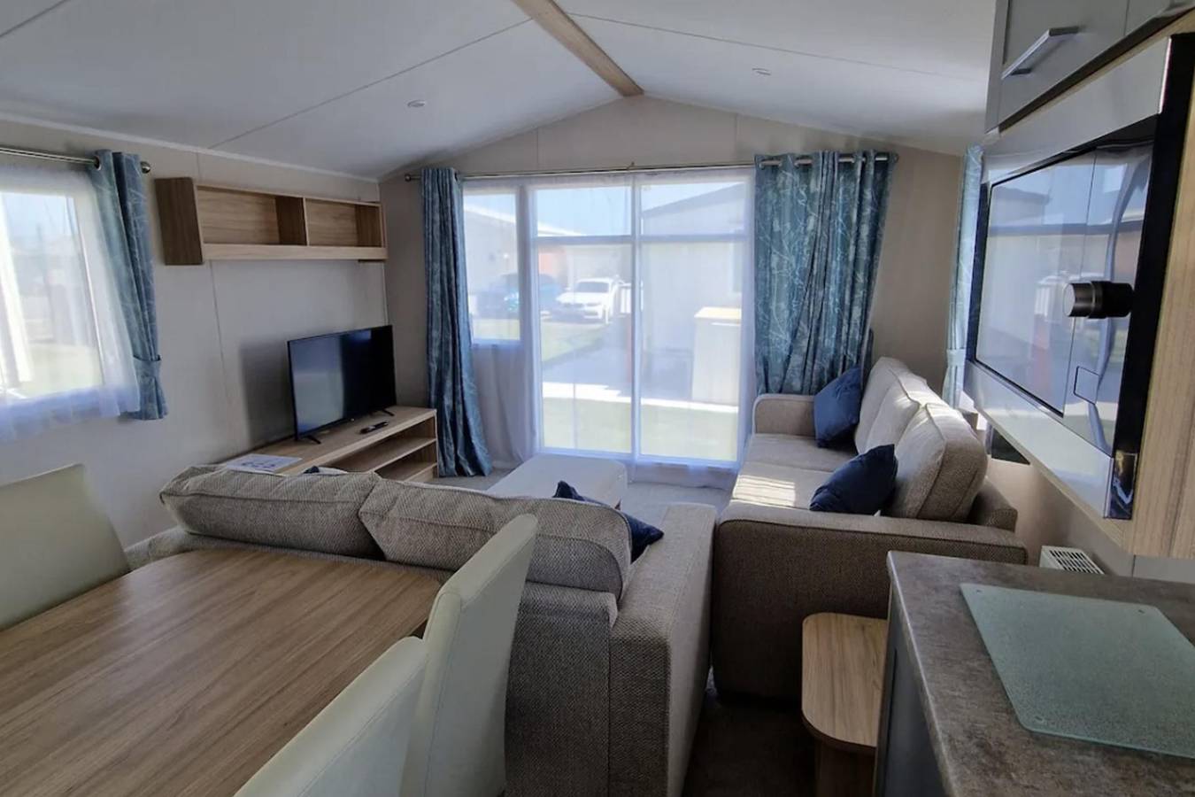 Luxury Static Caravan Sleeps 6 Coopers Beach in Mersea Island, Colchester