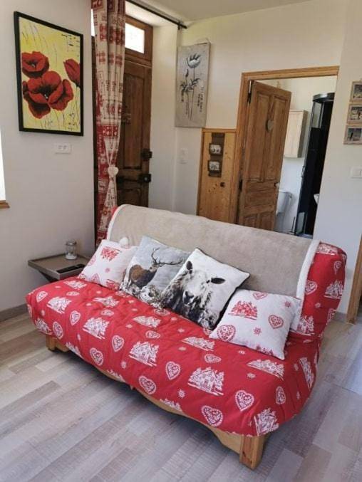 Location de vacances pour 4 personnes, avec piscine ainsi que vue et jardin à Esbareich - 2