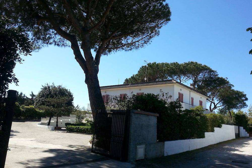 Apartamento entero, Apartamento en el verde, relajarse, a 50 metros del mar cerca del Golfo Gaeta. in Marina di Minturno, Provincia de Latina