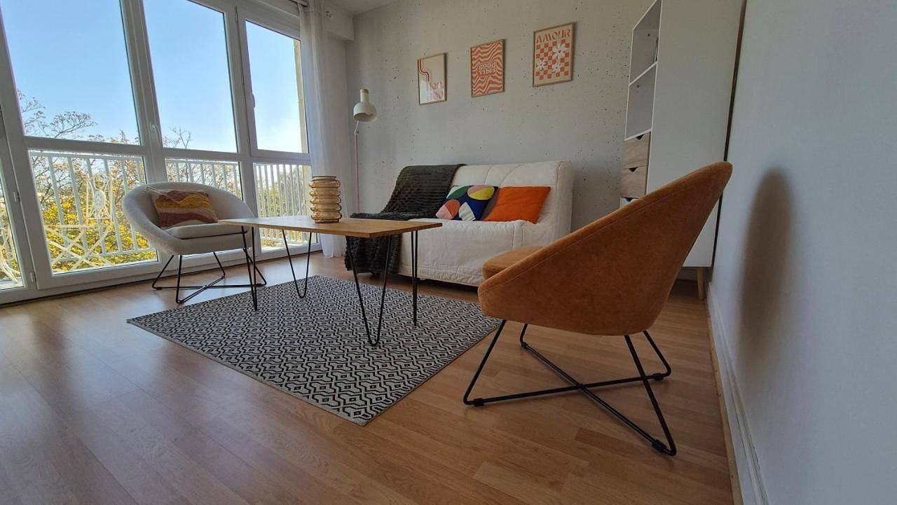 Appartement entier, Two-Bedroom Apartment in Mont-Saint-Aignan, Région de Rouen