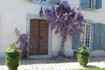 Gîte pour 13 personnes, avec piscine ainsi que terrasse et jardin à Ozenx-Montestrucq