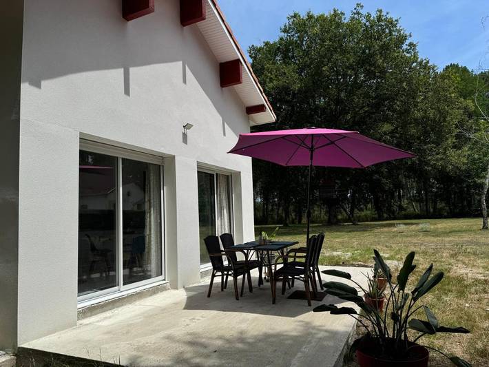 Location de vacances pour 4 personnes, avec piscine et terrasse à Bourriot-Bergonce - 3
