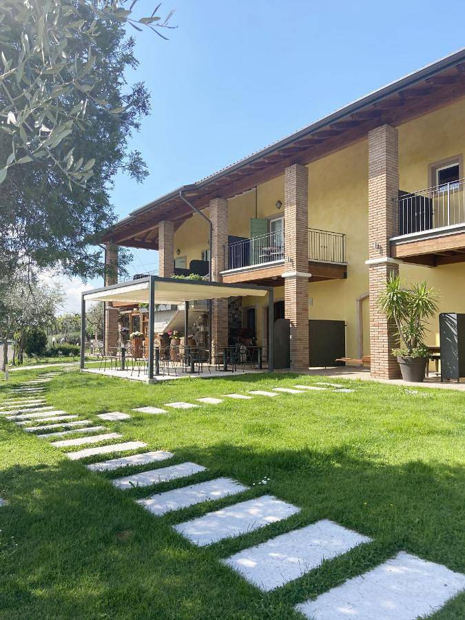 Chambre d’hôte pour 2 personnes, avec Balcon et Terrasse ainsi que Jardin et Piscine à Bardolino