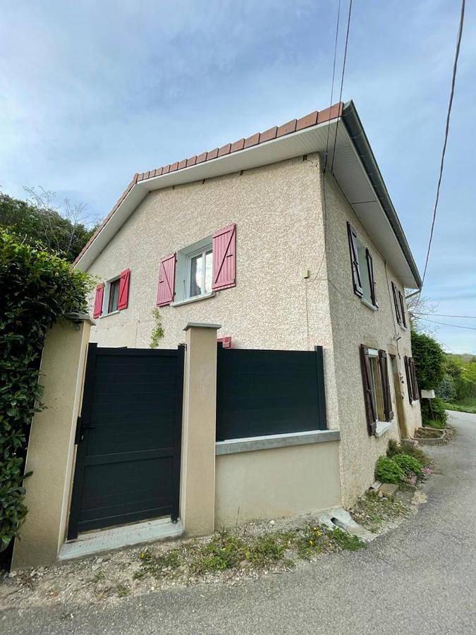 Location de vacances pour 20 personnes, avec terrasse ainsi que vue et jardin à Sonnay - 2