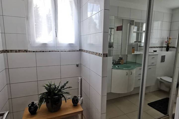 Entire apartment, Furnished 2-bedroom apartment \"Le Nid des maures\", shared pool and jacuzzi in Le Cannet-des-Maures, Draguignan region