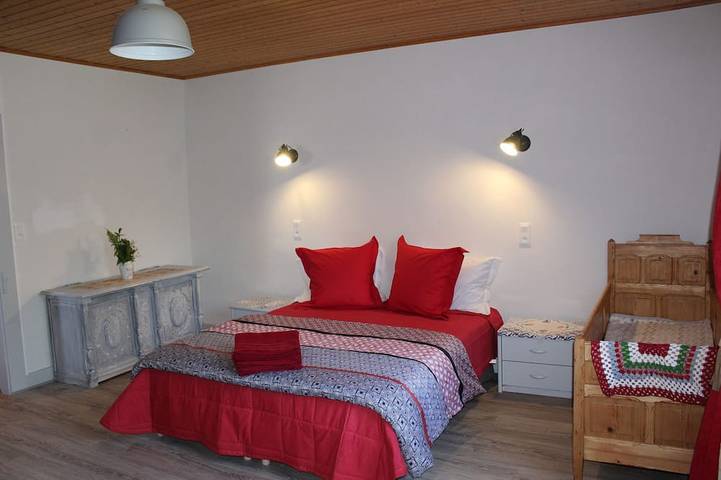 Location de vacances pour 15 personnes, avec jardin et terrasse, animaux acceptés dans Longemaison - 2