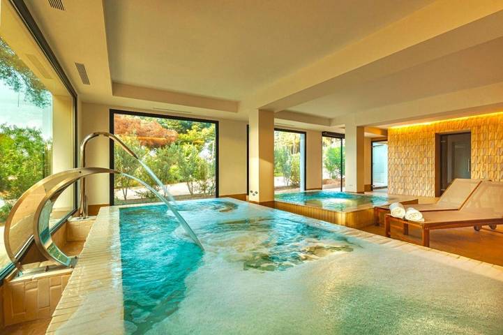 Hôtel pour 2 personnes, avec piscine et jardin ainsi que vue et sauna