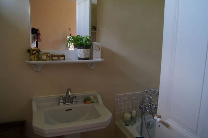 Gîte-Superior-Ensuite mit Bad-Blick auf den Hof-Gîte 19 in Villeneuve-lès-Avignon, Nimes und Umgebung