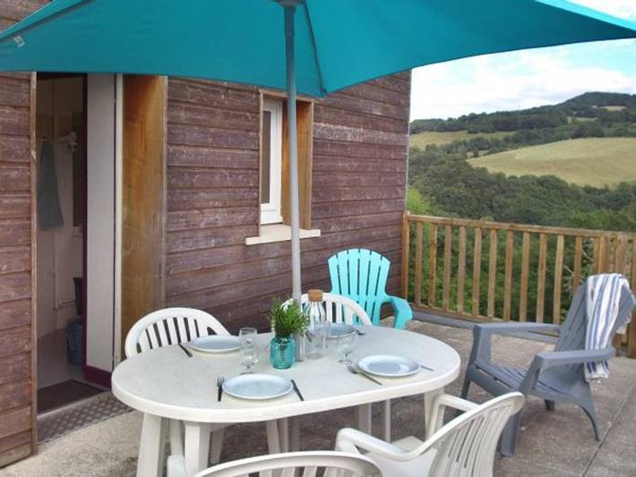 Camping pour 4 personnes, avec bassin pour enfant dans le Cantal - 2