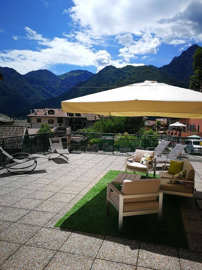 Ferienhaus für 6 Personen, mit Balkon und Terrasse sowie Garten und Ausblick in Mezzolago