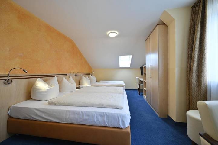 Hotel für 5 Personen, mit Terrasse und Garten sowie Pool und Sauna in Regensburg - 2