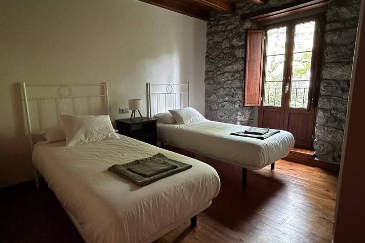 \"Bardales House\" in Peñamellera Alta, Sierra del Cuera