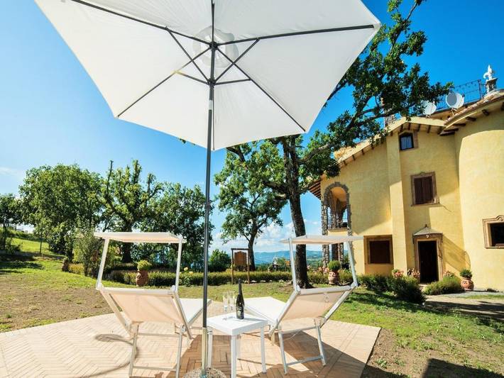 Villa per 24 persone, con piscina e giardino nonché idromassaggio e terrazza, con animali domestici in Montefiascone