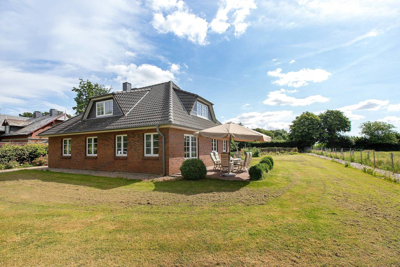 Ferienhaus „Peters Hus“ mit Terrasse, Garten & Wlan in Esgrus, Schleswig-Flensburg