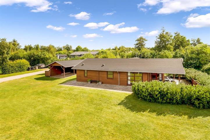 Ferienhaus für 8 Personen, mit Whirlpool und Sauna sowie Terrasse in Kollerup Strand