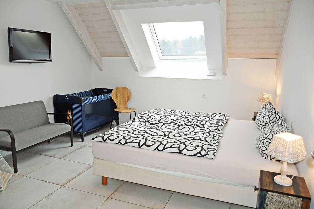 Schöne Maisonette-Ferienwohnung am Selliner See mit Terrasse in Selliner See, Baabe