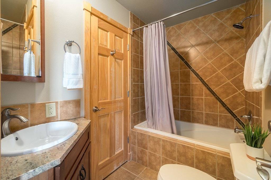 Ogallala Peak W/ Hot Tub and A/C at Mary's Lake! in Estes Park, Larimer County