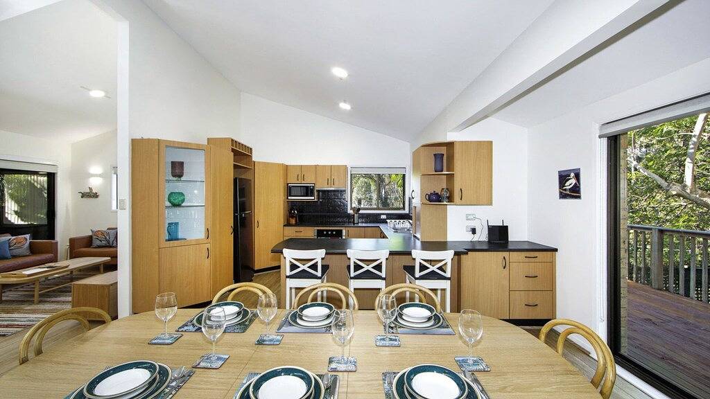 Pearlside by Holidayco. in Pearl Beach, New South Wales