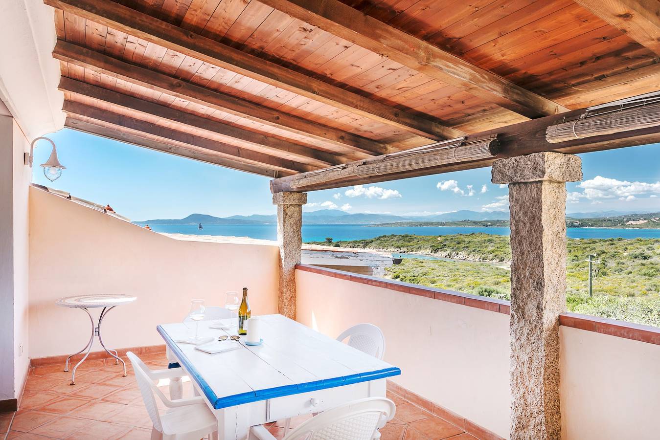 Appartamento intero, Appartamento con fantastica vista mare e balcone; posti auto disponibili in Golfo Aranci, Costa Smeralda