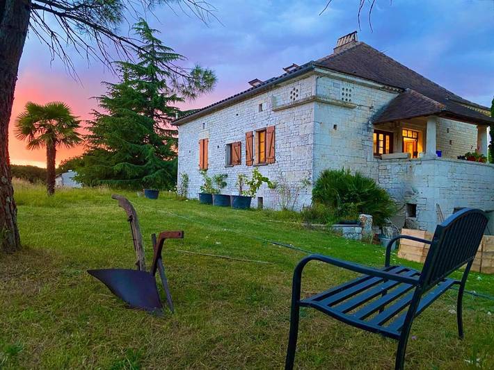 Location de vacances pour 8 personnes, avec piscine ainsi que vue et terrasse à Belmontet - 3