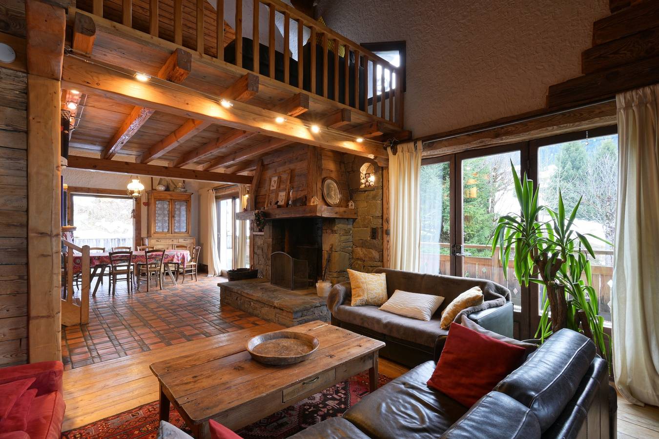 Chalet 'Montagne Proche Piste De Ski' con vistas a la montaña, terraza compartida y Wi-Fi in La Clusaz, Región de Annecy