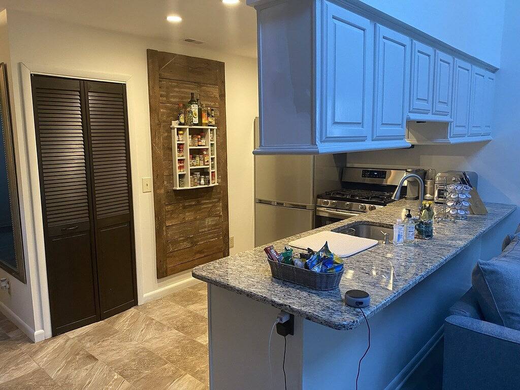 Ganze Wohnung, Two Full Baths in Newly Renovated ski golf Condo! New on Market!! in Mountain Creek