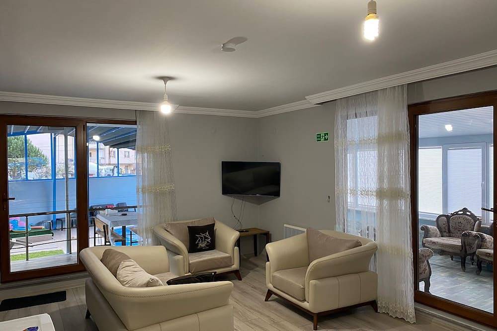 Isıtmalı Havuz Maviköşk in Black Sea region