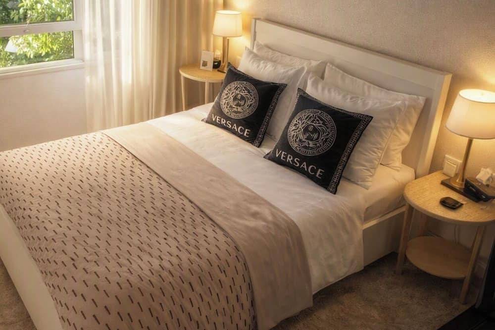 Appartamento intero, Premium Apartment • Downtown Geneva • Un • Lake • Wi-Fi Fiber • Parking • 3 People in Plainpalais, Ginevra